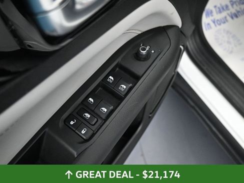 Used 2024 Jeep Compass Limited image 30