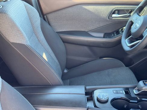 Used 2022 Nissan Rogue SV image 12