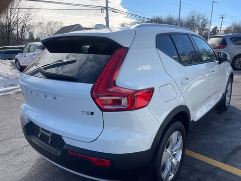 Used 2020 Volvo XC40 T5 Momentum image 5