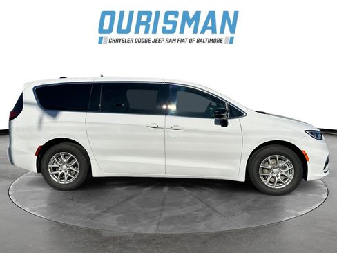 New 2026 Chrysler Pacifica Select FWD image 7