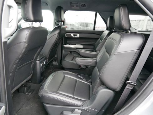 Used 2021 Ford Explorer XLT w/ Equipment Group 202A image 12