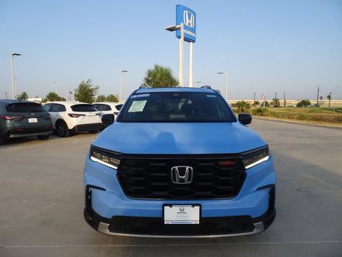 Certified 2025 Honda Pilot TrailSport image 2