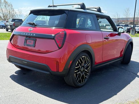 Used 2025 MINI Cooper 2-Door Hardtop image 7