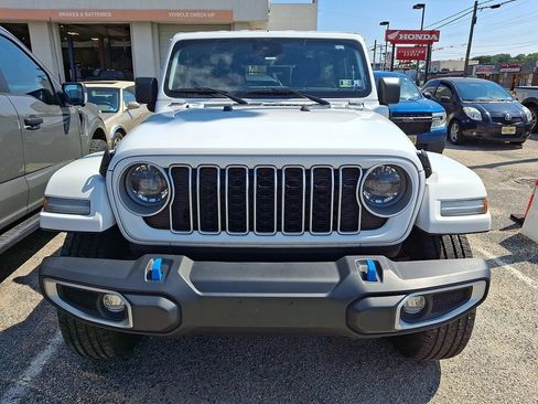 Used 2024 Jeep Wrangler Unlimited Sahara AWD/4WD image 2