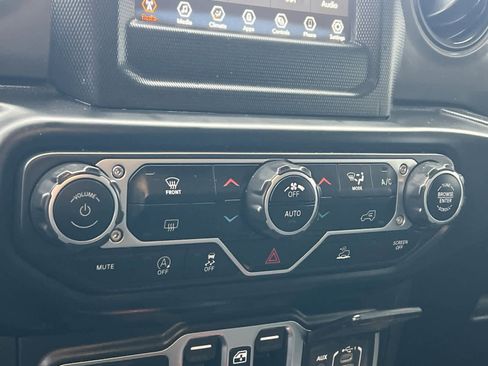 Used 2022 Jeep Wrangler Unlimited Sport image 19