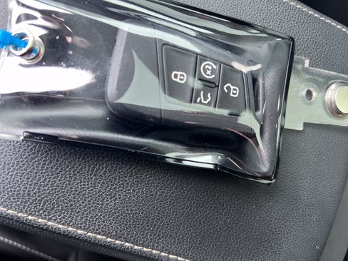 Used 2023 Volkswagen Tiguan SE w/ Panoramic Sunroof Package FWD image 33