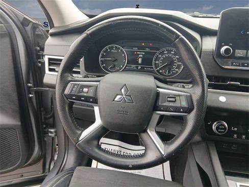 Used 2022 Mitsubishi Outlander SE image 12