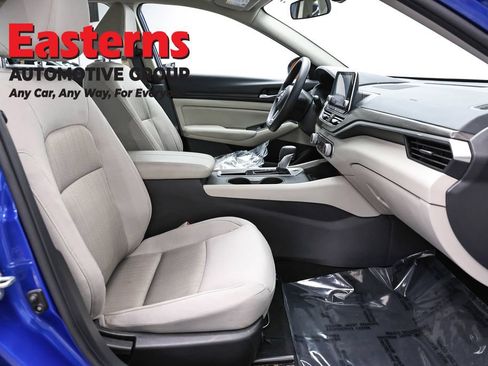 Used 2025 Nissan Altima 2.5 SV FWD image 23