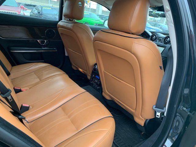 Used 2019 Jaguar XJ Supercharged RWD image 24