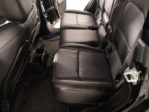 Used 2024 Jeep Gladiator Rubicon image 13