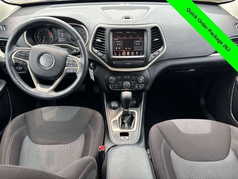 Used 2016 Jeep Cherokee Latitude w/ Cold Weather Group AWD/4WD image 26