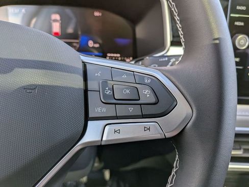 New 2026 Volkswagen Taos SE image 14