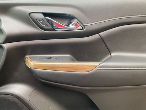 Used 2021 GMC Acadia SLE w/ Driver Convenience Package image 23