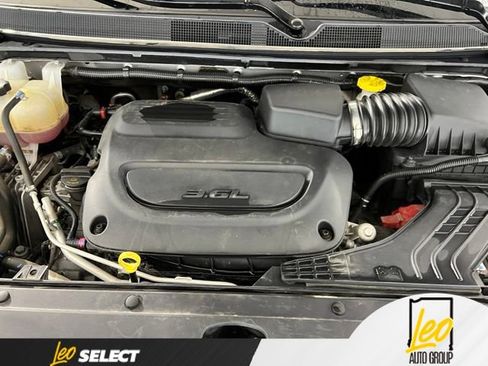 Used 2023 Chrysler Pacifica Touring-L FWD image 26