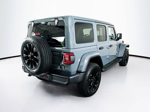 Used 2025 Jeep Wrangler Sahara image 9
