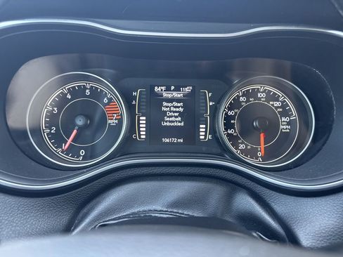 Used 2020 Jeep Cherokee Latitude Plus image 14