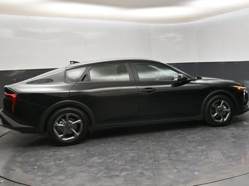 Used 2025 Kia K4 LXS image 8