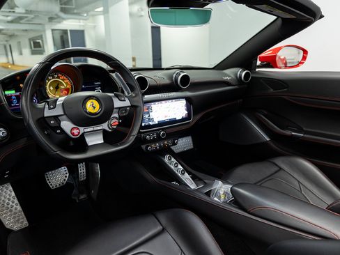 Used 2020 Ferrari Portofino RWD image 35
