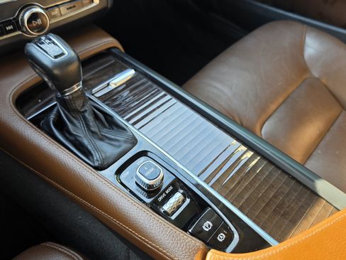 Used 2018 Volvo S90 T5 Momentum FWD image 36