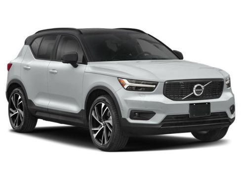 Used 2021 Volvo XC40 T5 R-Design w/ Protection Package Premier AWD/4WD image 9