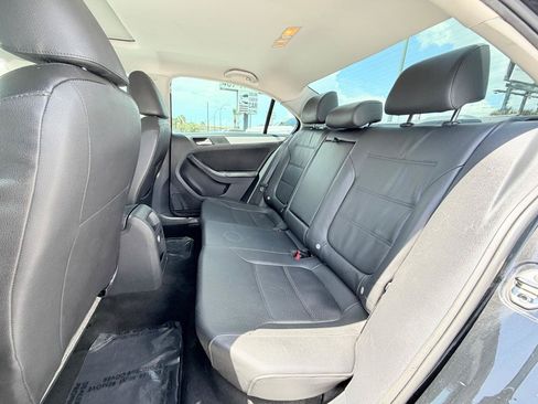 Used 2013 Volkswagen Jetta SE FWD image 9