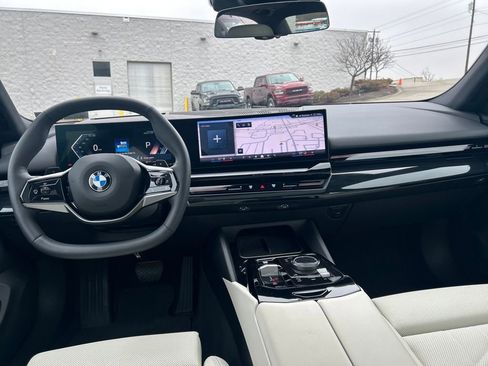 Used 2024 BMW 530i xDrive w/ Premium Package AWD/4WD image 13