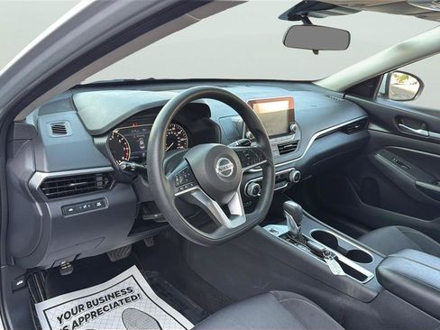 Used 2022 Nissan Altima 2.5 SV FWD image 17