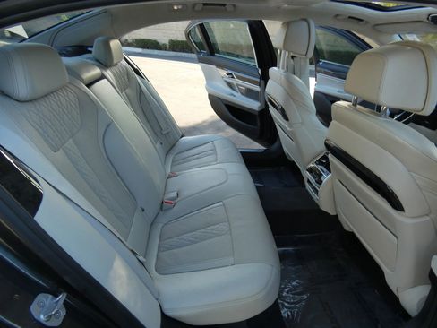 Used 2016 BMW 750i xDrive image 32