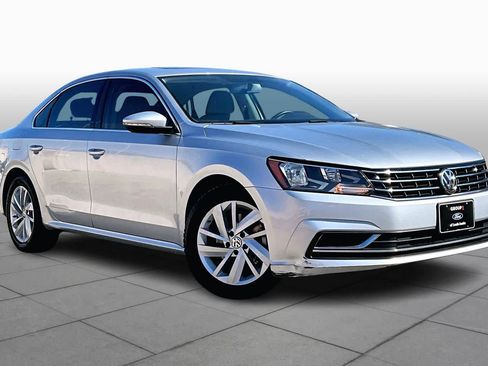 Used 2018 Volkswagen Passat 2.0T SE image 2