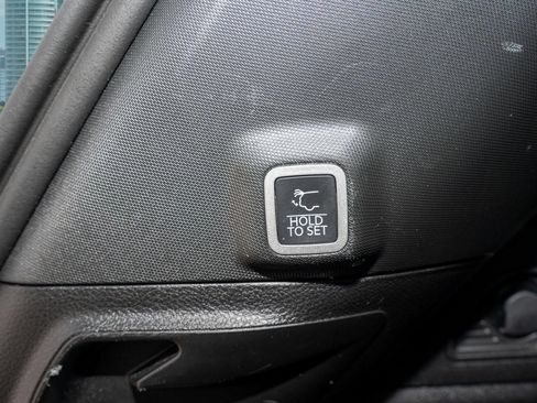 Used 2025 Jeep Grand Cherokee Laredo w/ Luxury Tech Group I RWD image 10