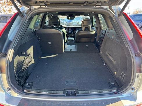 Used 2018 Volvo XC60 T5 R-Design w/ Convenience Package image 10