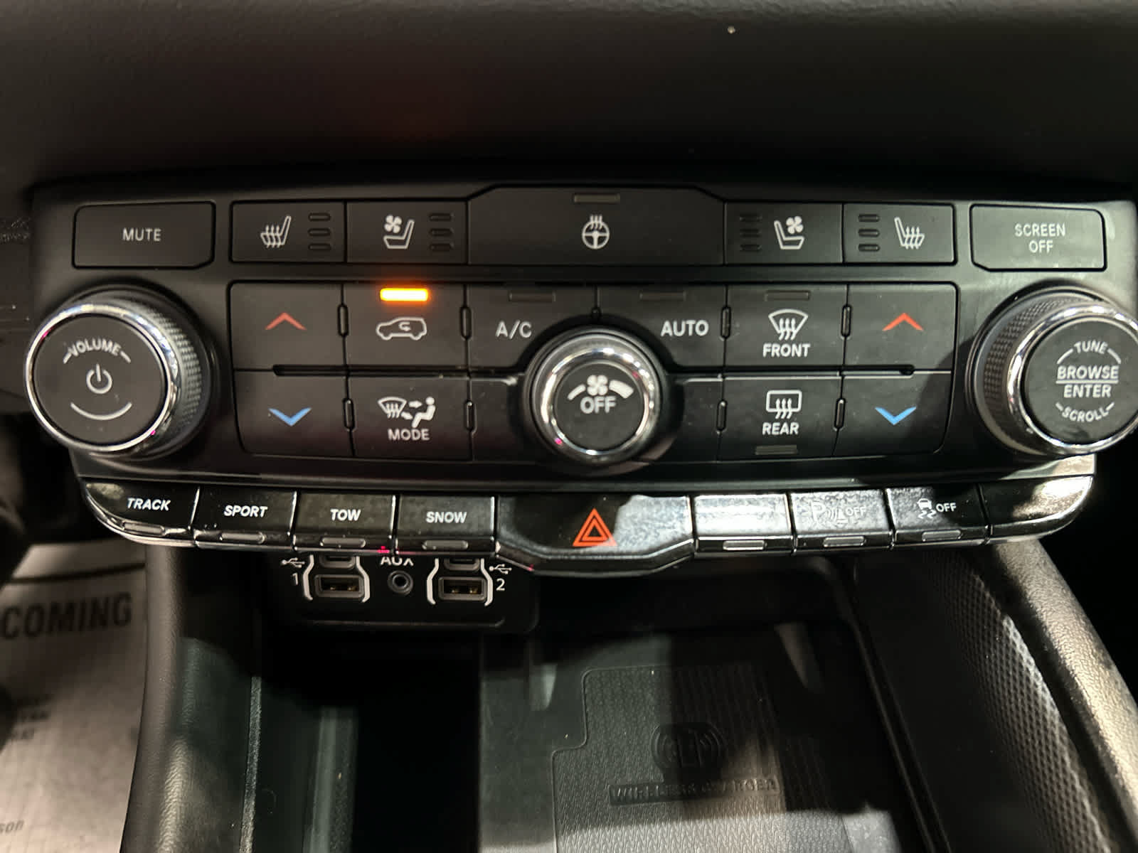 Used 2023 Dodge Durango R/T w/ Tow 'N Go Package AWD/4WD image 18