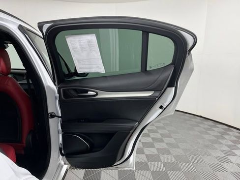Used 2023 Alfa Romeo Stelvio Veloce image 43