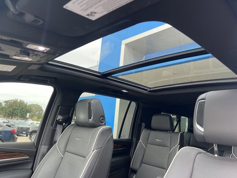 Used 2024 Cadillac Escalade ESV Premium Luxury image 3