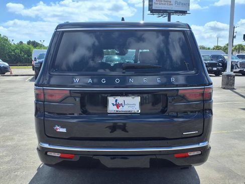 Used 2024 Jeep Wagoneer Series III AWD/4WD image 6