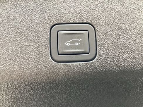 Used 2025 Chevrolet Tahoe LT AWD/4WD image 13