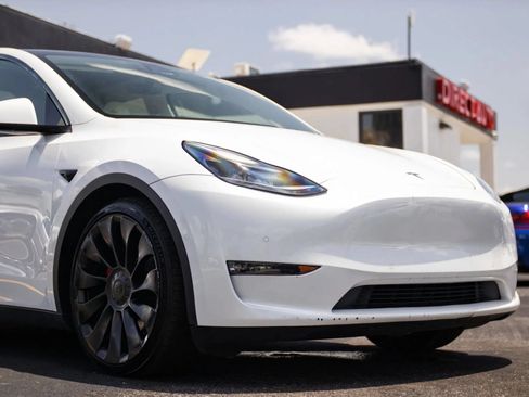 Used 2022 Tesla Model Y Performance AWD/4WD image 3
