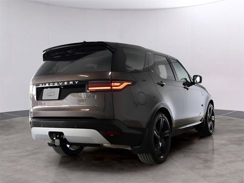Used 2025 Land Rover Discovery Metropolitan Edition image 14