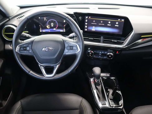 Used 2025 Chevrolet Trax ACTIV w/ Sunroof Package image 11