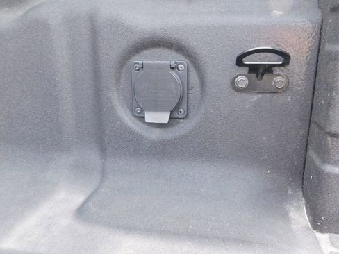 Used 2024 Nissan Frontier SV w/ Hardbody Edition AWD/4WD image 8
