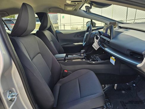 Used 2027 Toyota Prius LE FWD image 10