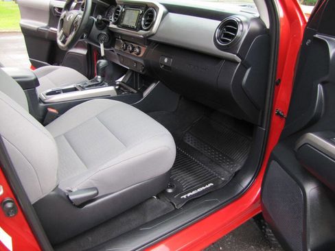 Used 2019 Toyota Tacoma 2WD Double Cab image 24