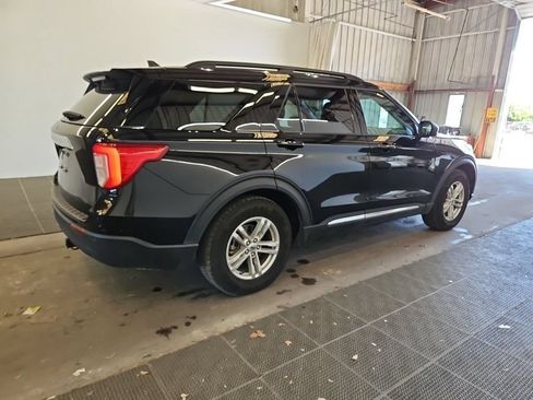 Used 2023 Ford Explorer XLT RWD image 2