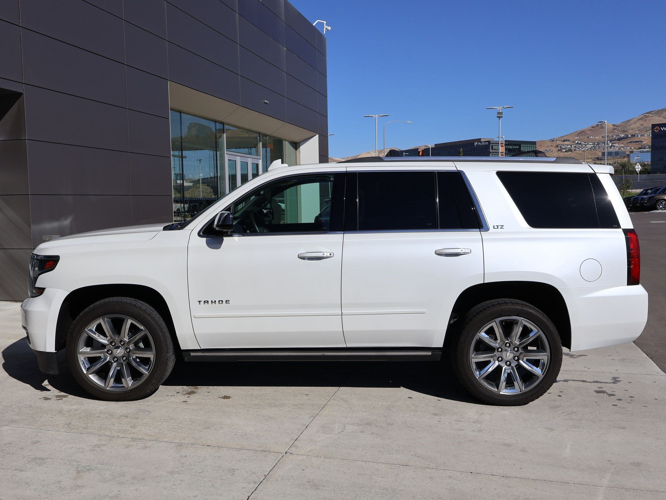Used 2016 Chevrolet Tahoe LTZ AWD/4WD image 9