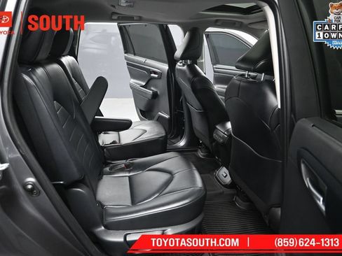 Used 2024 Toyota Highlander XLE AWD/4WD image 32
