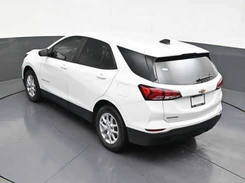 Used 2022 Chevrolet Equinox LS FWD image 17