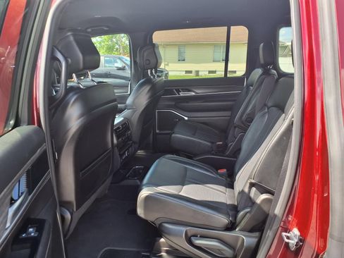 Used 2024 Jeep Wagoneer Series II AWD/4WD image 26
