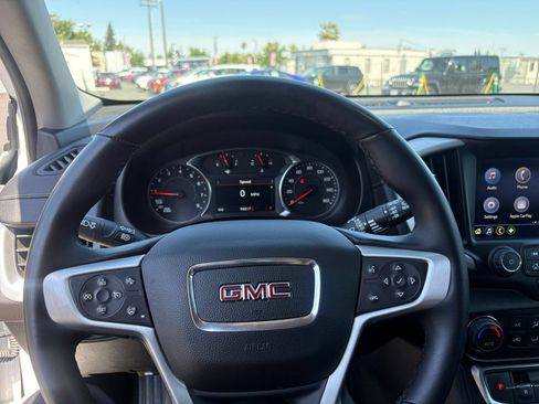Used 2024 GMC Terrain SLT AWD/4WD image 31