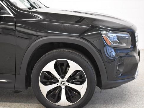 Used 2025 Mercedes-Benz GLB 250 4MATIC image 13
