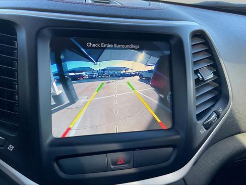 Used 2017 Jeep Cherokee Trailhawk w/ Cold Weather Group AWD/4WD image 26